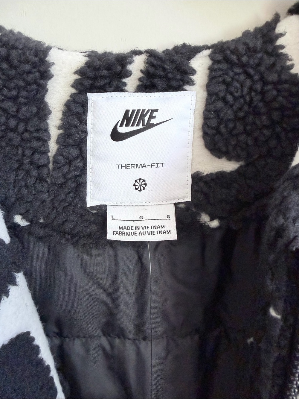 NIKE Women’s Loose High-Pile Black White Swoosh Jacket - Picture 8 of 10